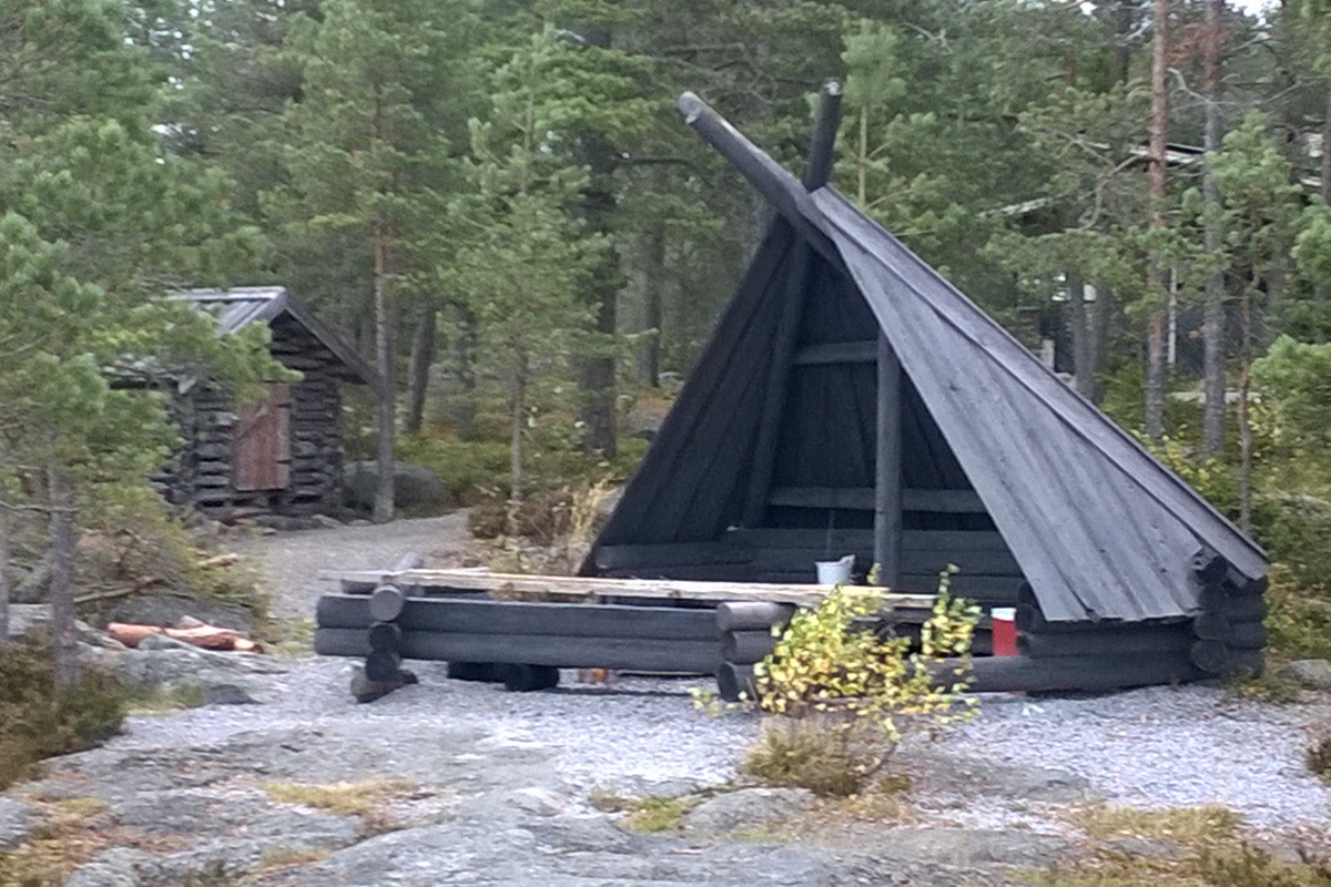 Merilän laavu kesäaikaan